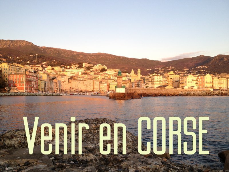Bastia et l'église Saint-Jean-Baptiste avec ses deux campaniles. Bastia et l'église Saint-Jean-Baptiste avec ses deux campaniles.